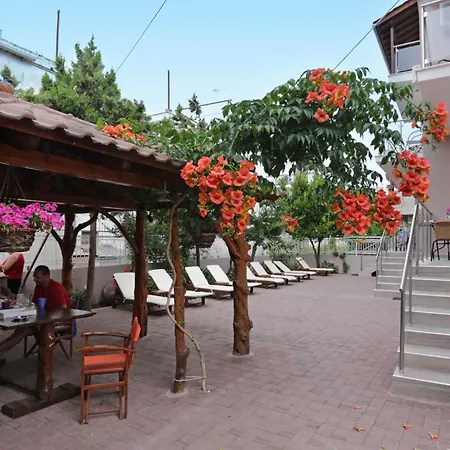 Boutique Giannis فندق